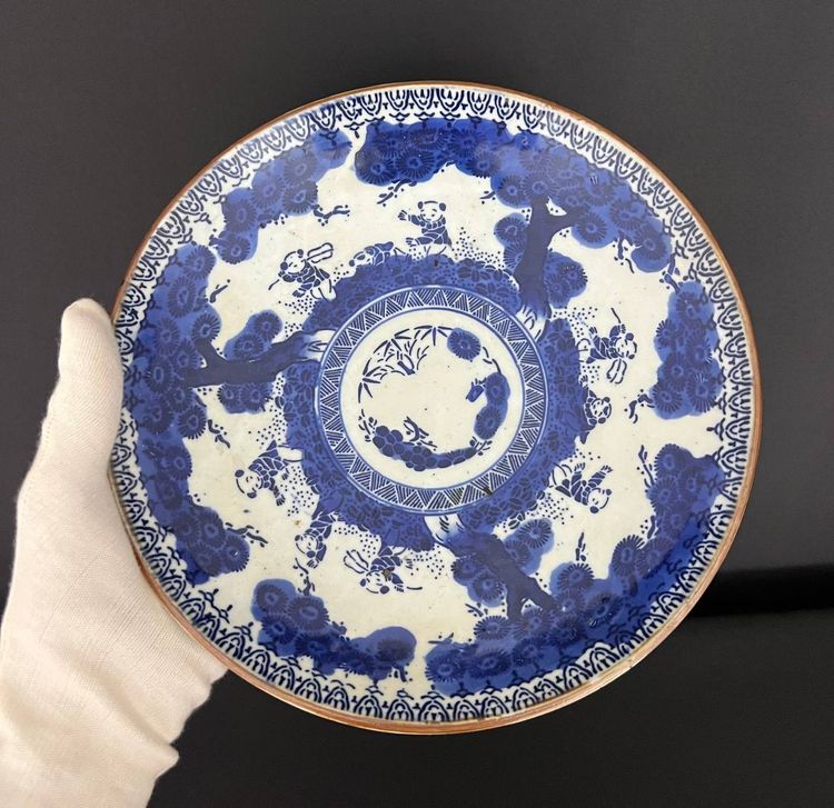 Chinese porcelain decorative plate - blue and white - children playing design