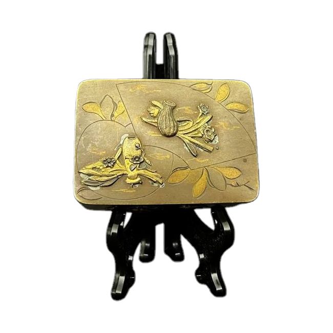 Scatolina giapponese in bronzo con decorazione a intarsio, periodo Meiji (1868-1912)