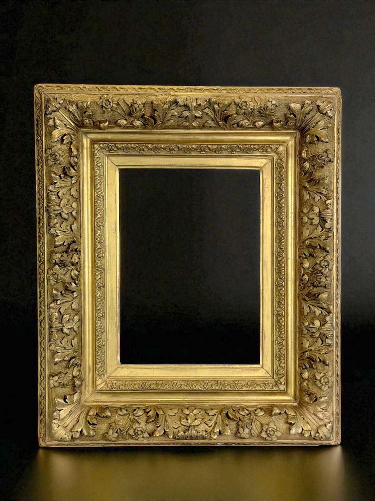 RICHLY SCULPTTED 19th CENTURY FRAME IN WOOD AND GILDED STUC FOR PAINTING 39 cm x 29 cm