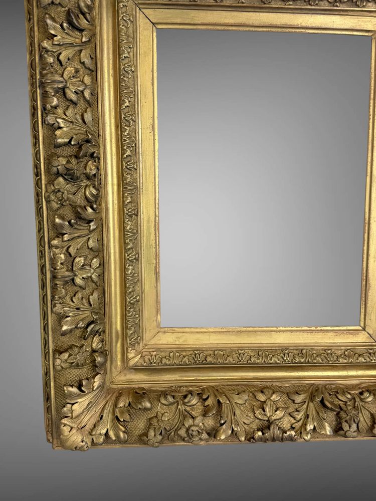 RICHLY SCULPTTED 19th CENTURY FRAME IN WOOD AND GILDED STUC FOR PAINTING 39 cm x 29 cm