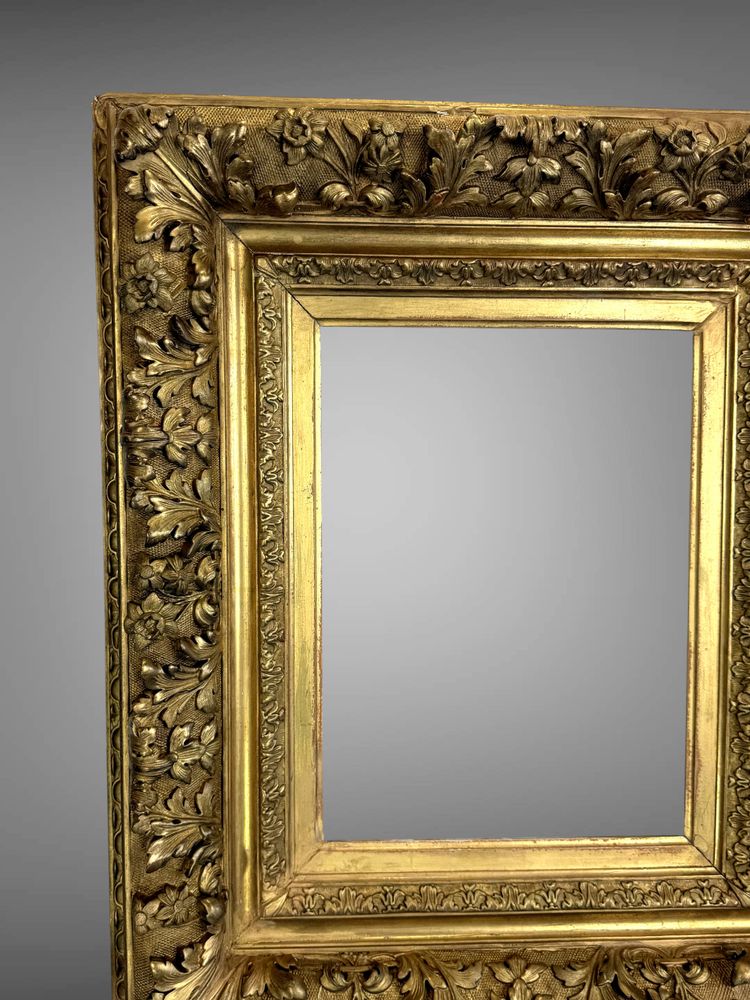 RICHLY SCULPTTED 19th CENTURY FRAME IN WOOD AND GILDED STUC FOR PAINTING 39 cm x 29 cm