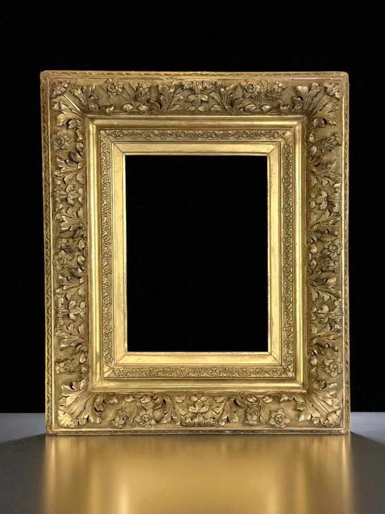 RICHLY SCULPTTED 19th CENTURY FRAME IN WOOD AND GILDED STUC FOR PAINTING 39 cm x 29 cm