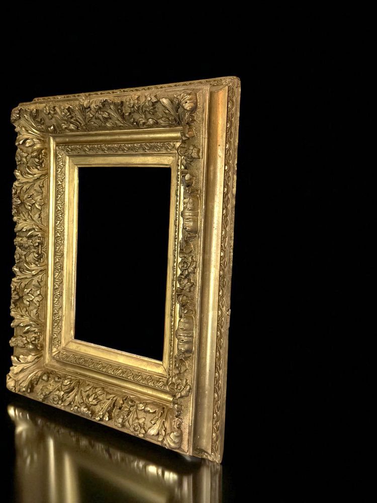RICHLY SCULPTTED 19th CENTURY FRAME IN WOOD AND GILDED STUC FOR PAINTING 39 cm x 29 cm