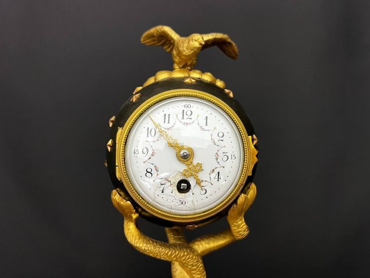 Kugelförmige Pendeluhr aus vergoldeter Bronze im späten Empire-Stil, Epoche Napoleon III.