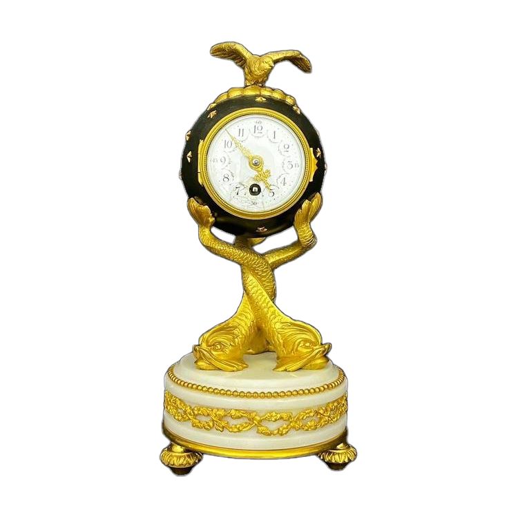 Kugelförmige Pendeluhr aus vergoldeter Bronze im späten Empire-Stil, Epoche Napoleon III.
