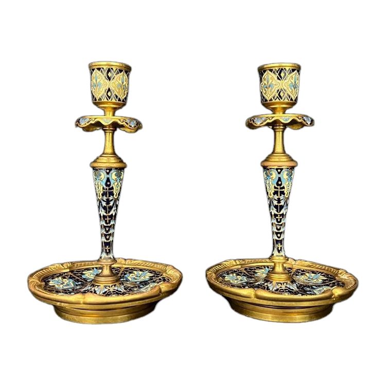 Coppia di candelieri in bronzo e smalto cloisonné, stile Napoleone III, fine XIX secolo