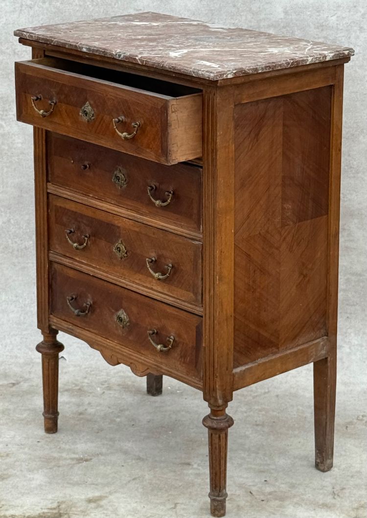 Chest of drawers