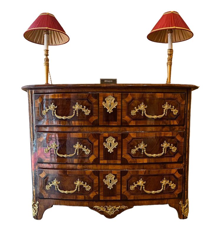 Cassettone Dauphiné di epoca Luigi XIV con intarsio a cuore, 1700-1710 ca.