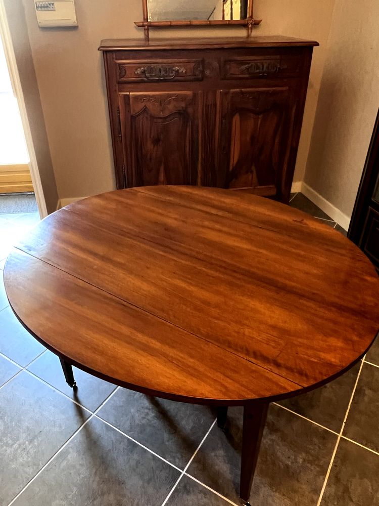WALNUT SHUTTER TABLE (dining table)
