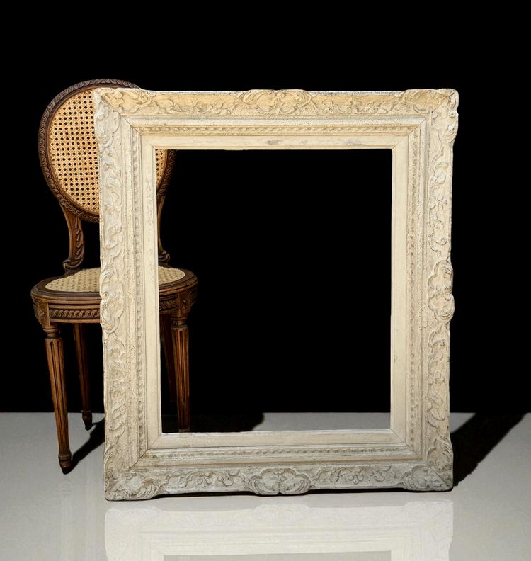 ANCIENT MONTPARNASSE FRAME IN SCULPTTED WOOD PAINTED FOR PAINTING 63.5cm x 52 cm