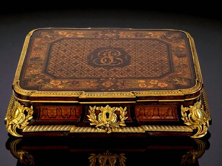 CASE ATTRIBUTED TO "ALPHONSE GIROUX 1776-1848" IN MARQUETRY DECORATED WITH BRONZE
