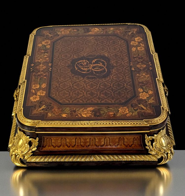 CASE ATTRIBUTED TO "ALPHONSE GIROUX 1776-1848" IN MARQUETRY DECORATED WITH BRONZE