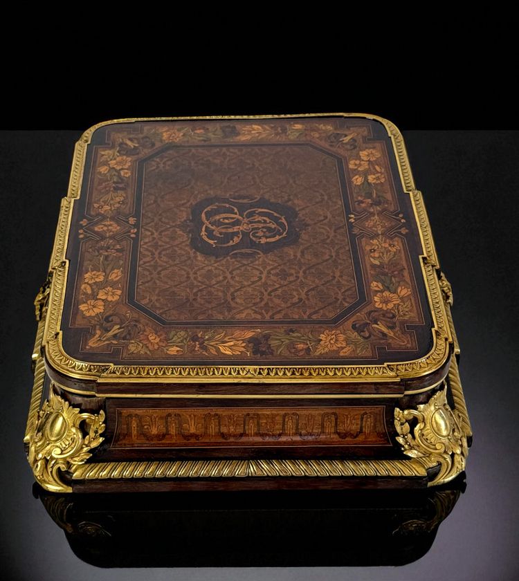 CASE ATTRIBUTED TO "ALPHONSE GIROUX 1776-1848" IN MARQUETRY DECORATED WITH BRONZE