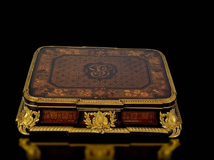 CASE ATTRIBUTED TO "ALPHONSE GIROUX 1776-1848" IN MARQUETRY DECORATED WITH BRONZE