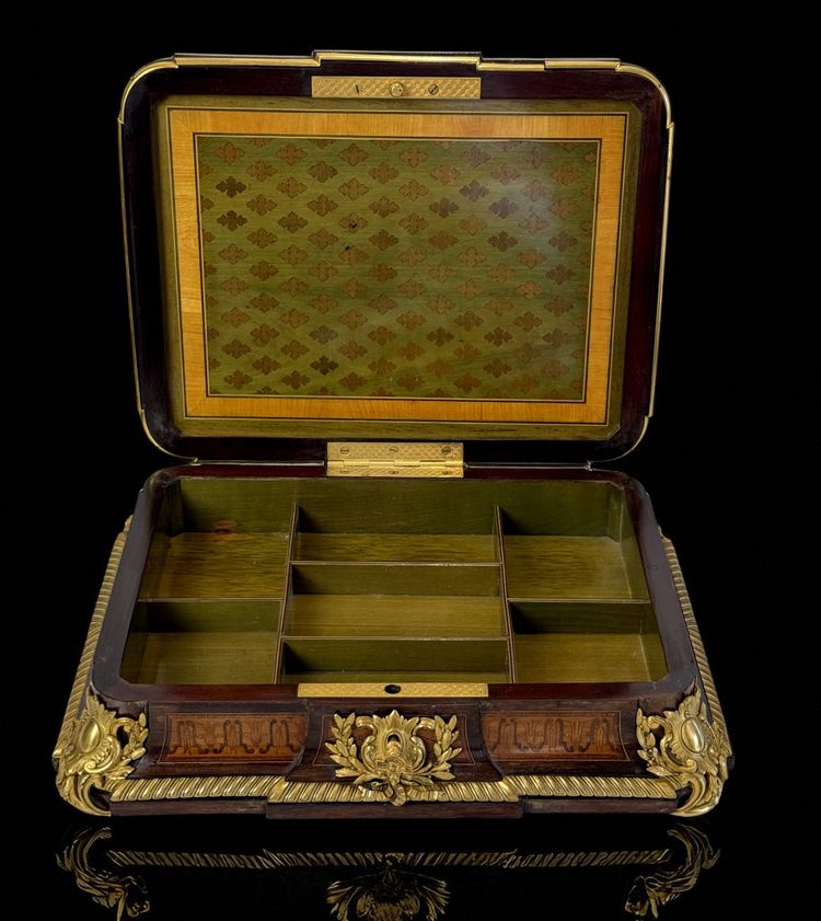 CASE ATTRIBUTED TO "ALPHONSE GIROUX 1776-1848" IN MARQUETRY DECORATED WITH BRONZE