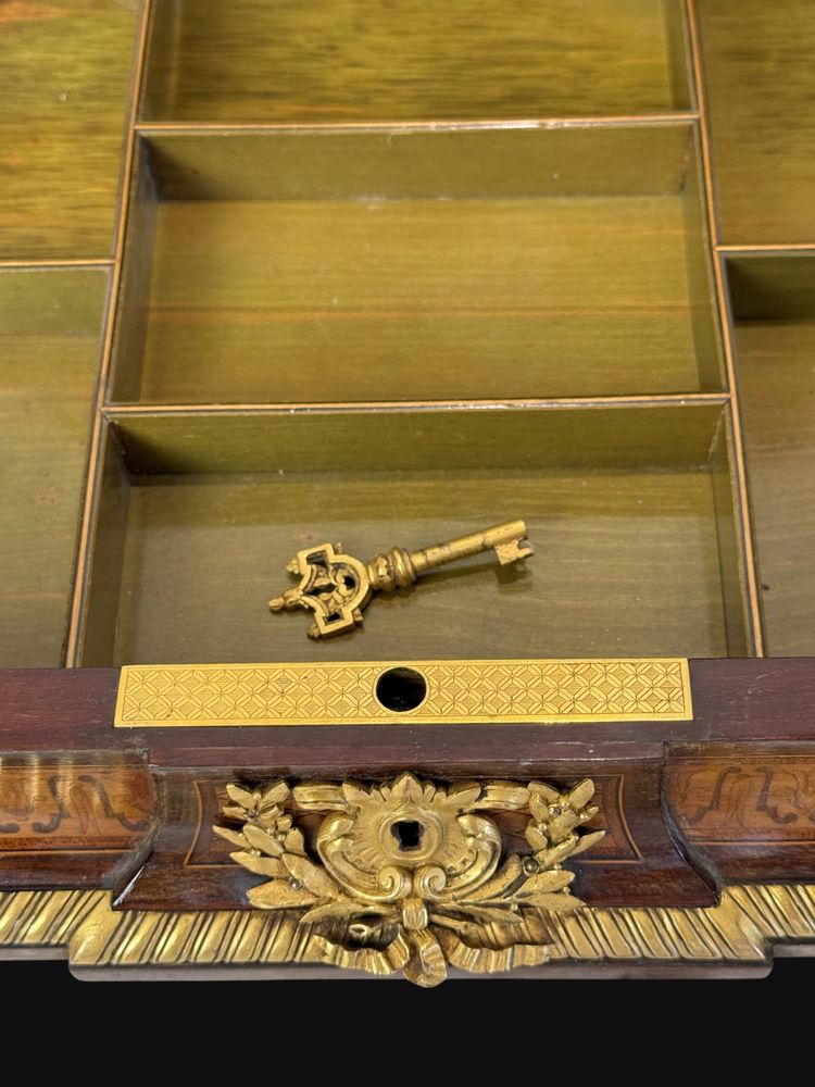 CASE ATTRIBUTED TO "ALPHONSE GIROUX 1776-1848" IN MARQUETRY DECORATED WITH BRONZE