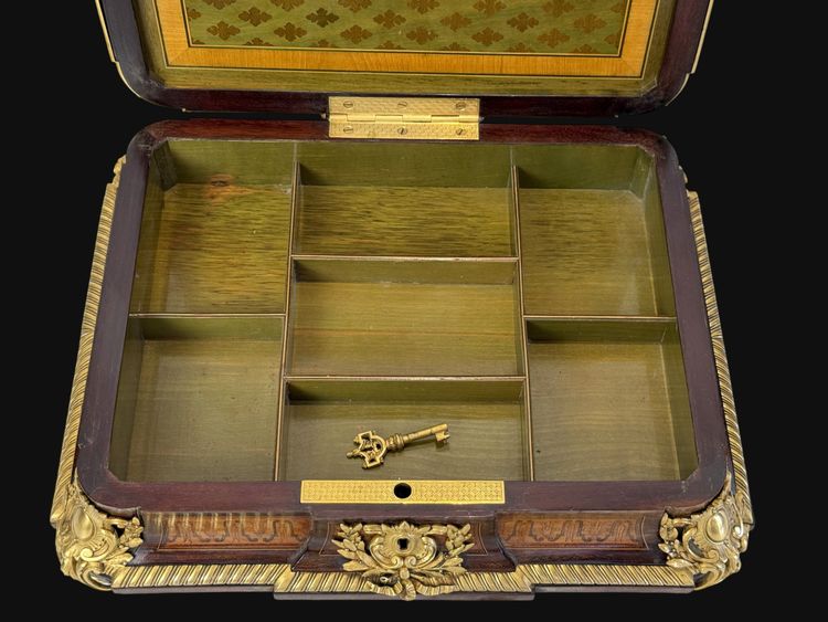CASE ATTRIBUTED TO "ALPHONSE GIROUX 1776-1848" IN MARQUETRY DECORATED WITH BRONZE