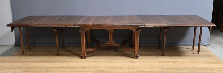 Walnut Allonge Table, 20 place settings, Art Nouveau - Early 20th century