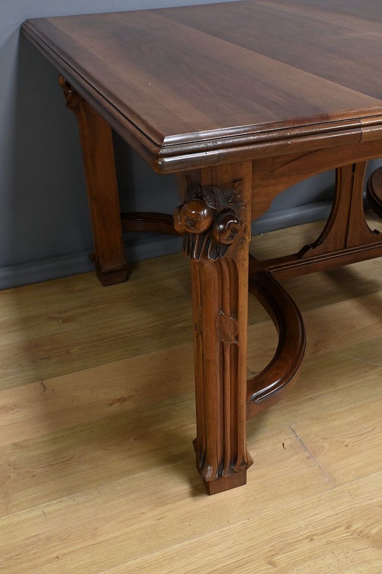 Walnut Allonge Table, 20 place settings, Art Nouveau - Early 20th century