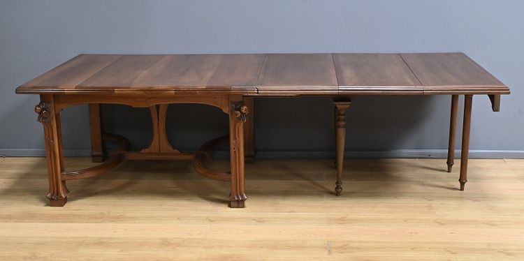 Walnut Allonge Table, 20 place settings, Art Nouveau - Early 20th century