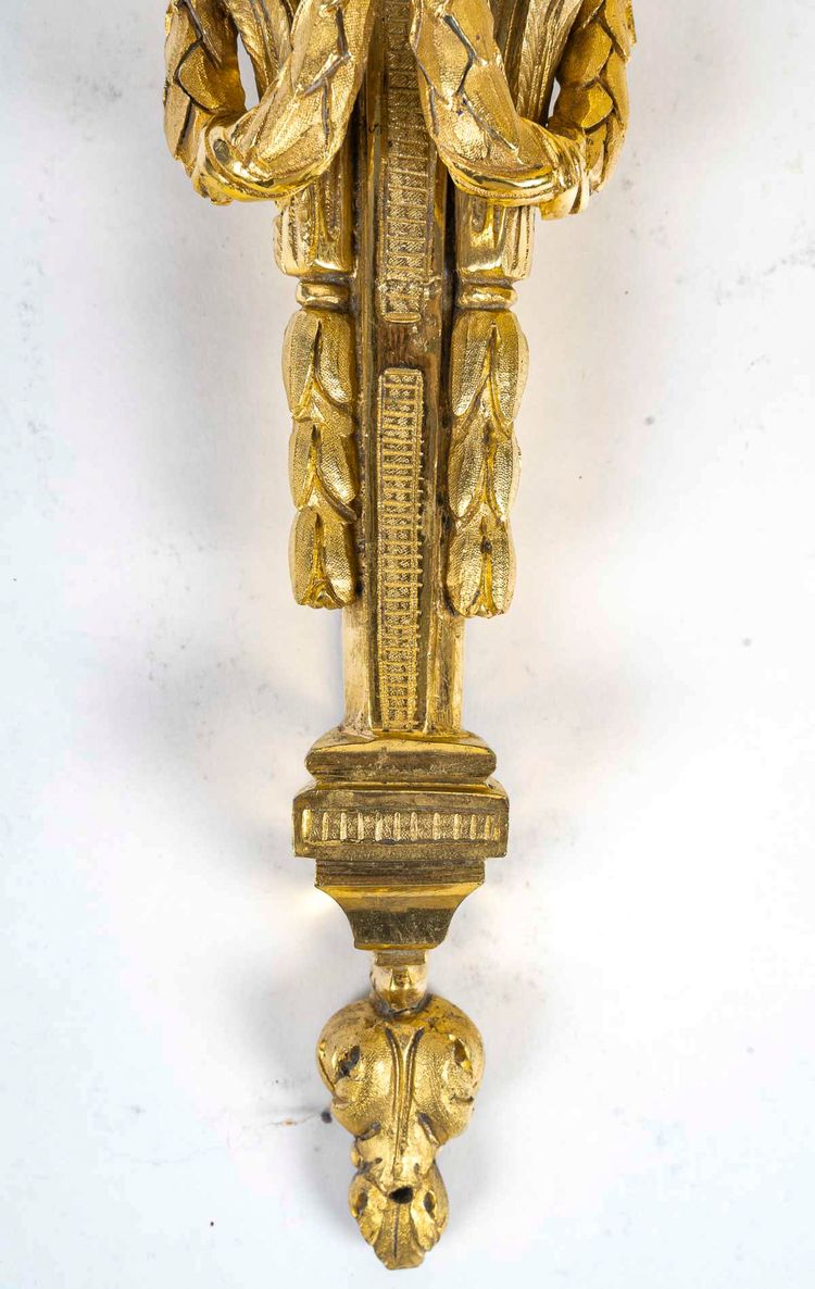 Paire d’Appliques en Bronze Ciselé et Doré à Deux Bras de Lumières d’Époque Louis XVI vers 1780