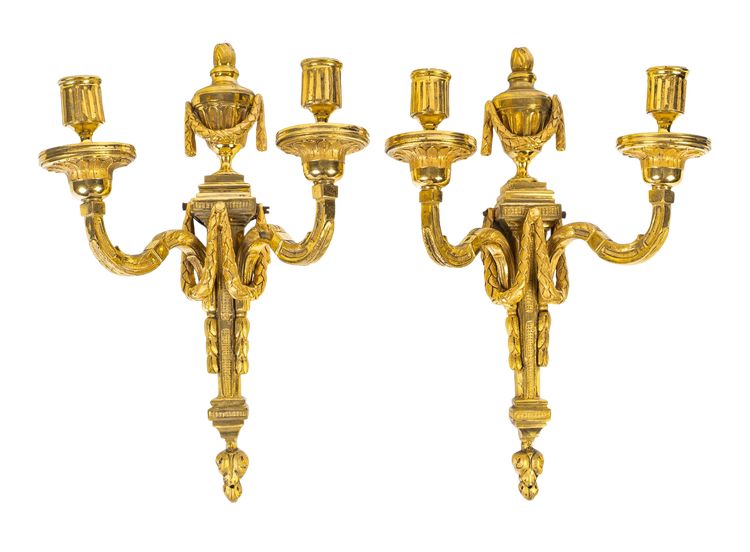 Paire d’Appliques en Bronze Ciselé et Doré à Deux Bras de Lumières d’Époque Louis XVI vers 1780