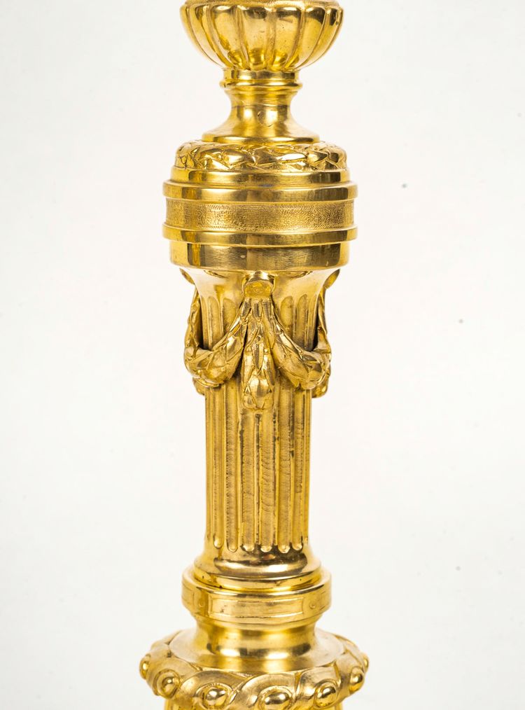 Paire de flambeaux de style Louis XVI en bronze ciselé et doré vers 1850-1870