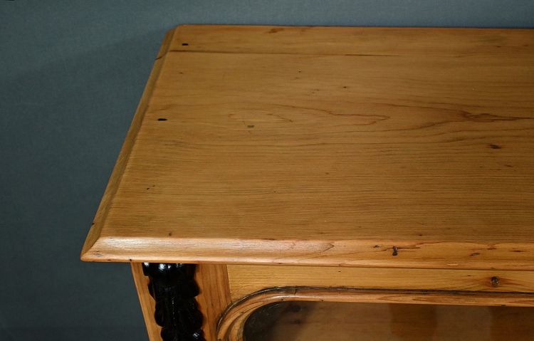 Pine showcase - 1920