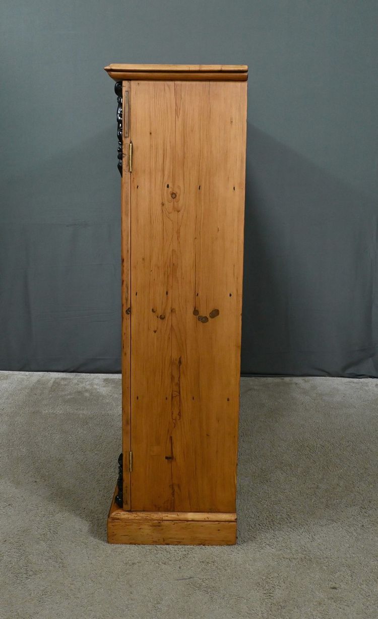 Pine showcase - 1920