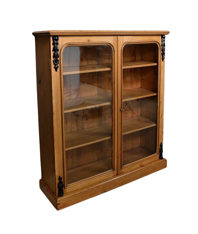 Pine showcase - 1920