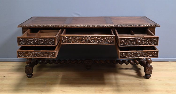 Bureau en Chêne, style Néo-Gothique – Fin XIXe