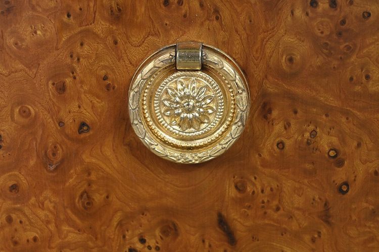 Cassettone intarsiato, stile Luigi XVI - metà del XX secolo