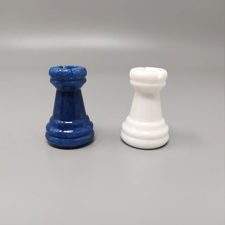1970 Élégant jeu d'échecs bleu et blanc en albâtre de Volterra fait à la main. Fabriqué en Italie