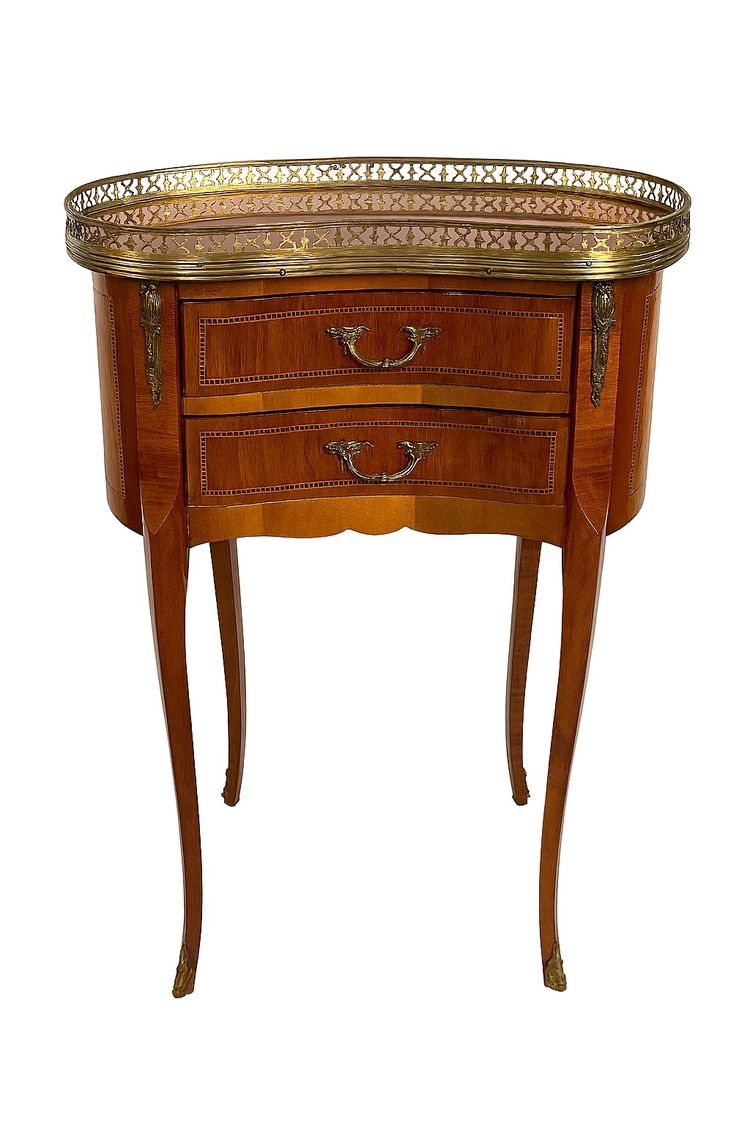 Table d’appoint de style Louis XV – Marqueterie & Bronze doré – France, XIXe siècle