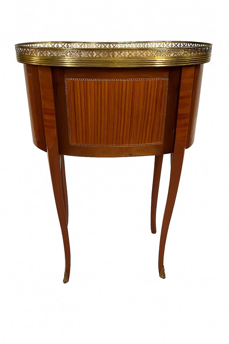 Table d’appoint de style Louis XV – Marqueterie & Bronze doré – France, XIXe siècle