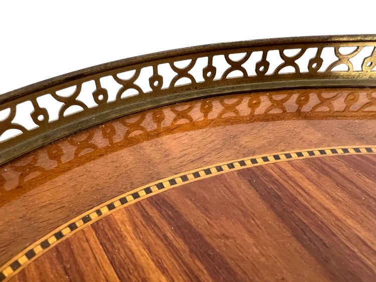 Table d’appoint de style Louis XV – Marqueterie & Bronze doré – France, XIXe siècle