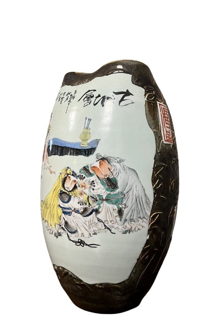 Asia, XX secolo: grande vaso cinese in porcellana dipinta