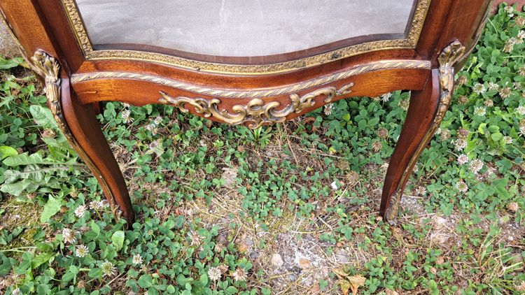 Louis XVI-style curved display case