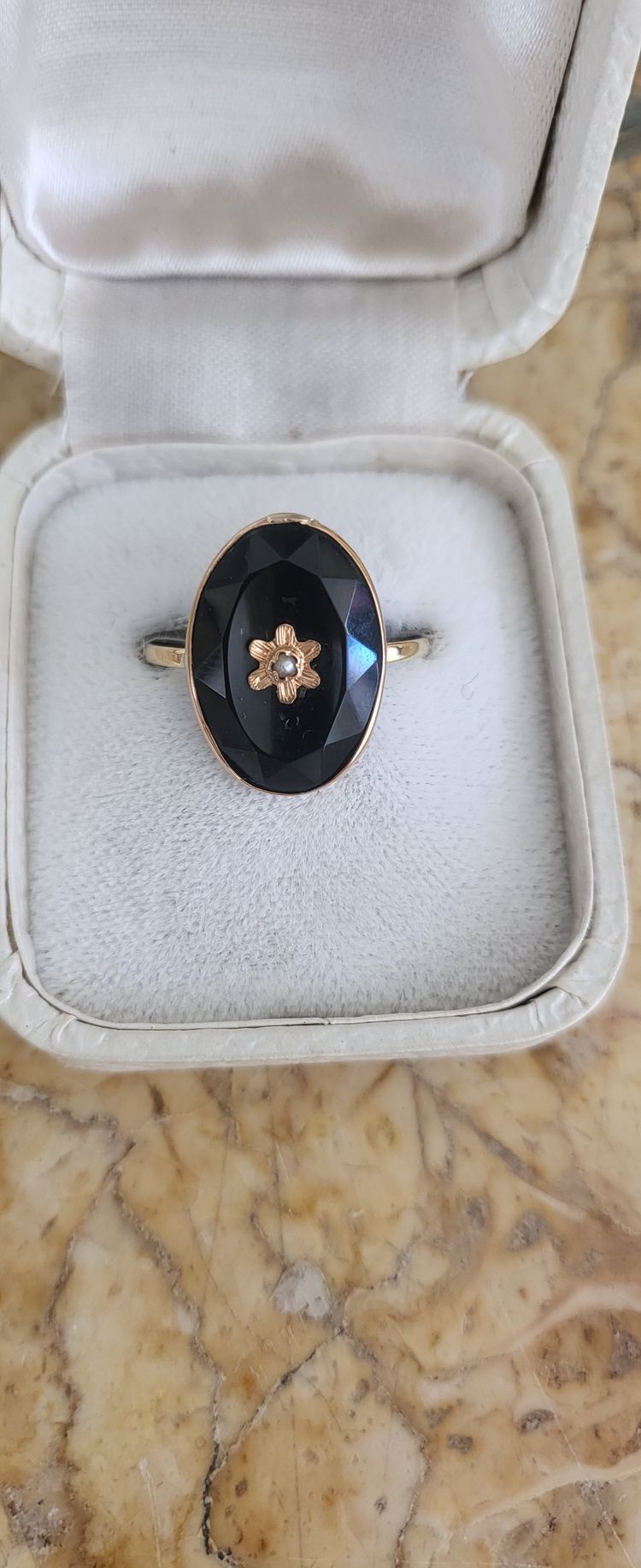 Bague Ancienne en Onyx sertie d'or 18carats 