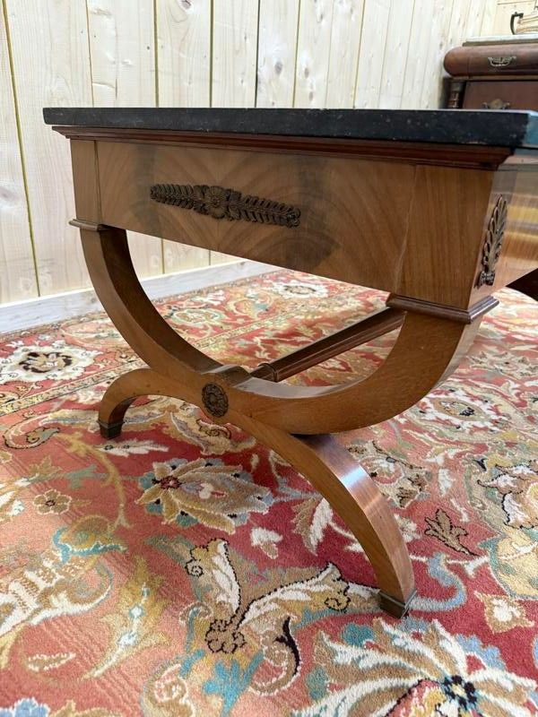 Table basse de style Empire en acajou et marbre noir 