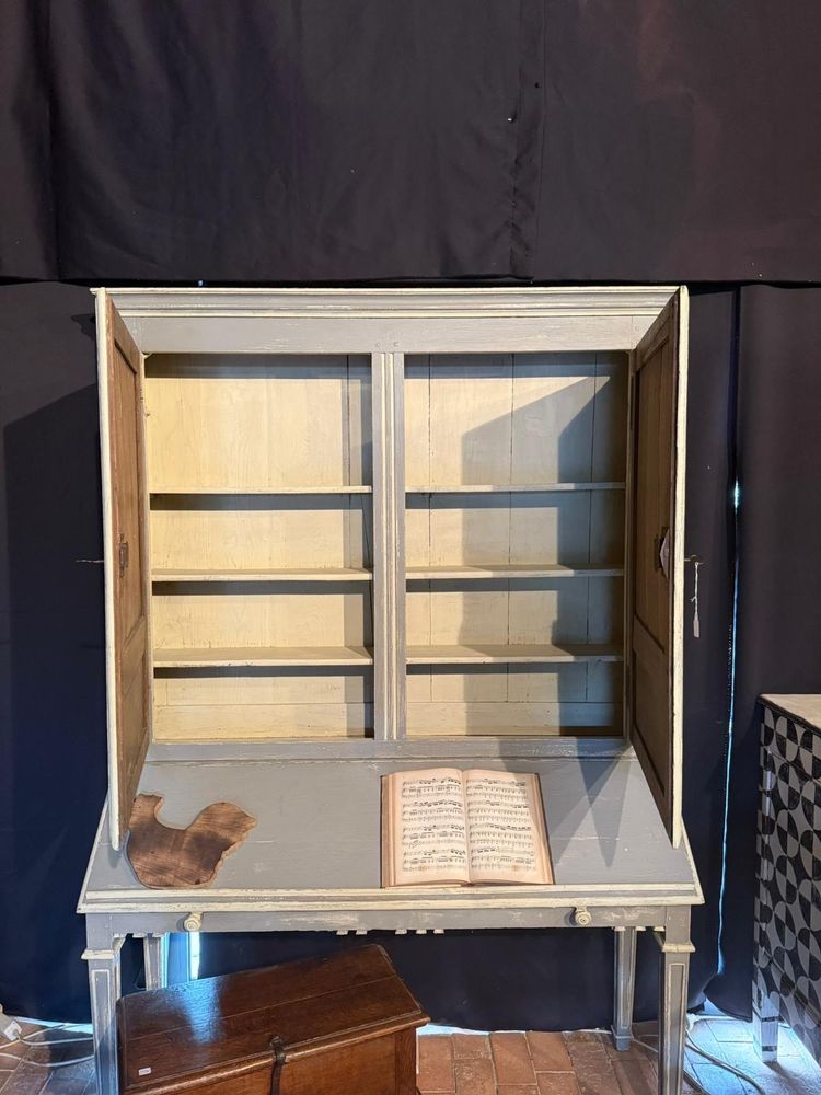 Double corps avec secrétaire et rangement Louis XVI datant du 18e siècle 