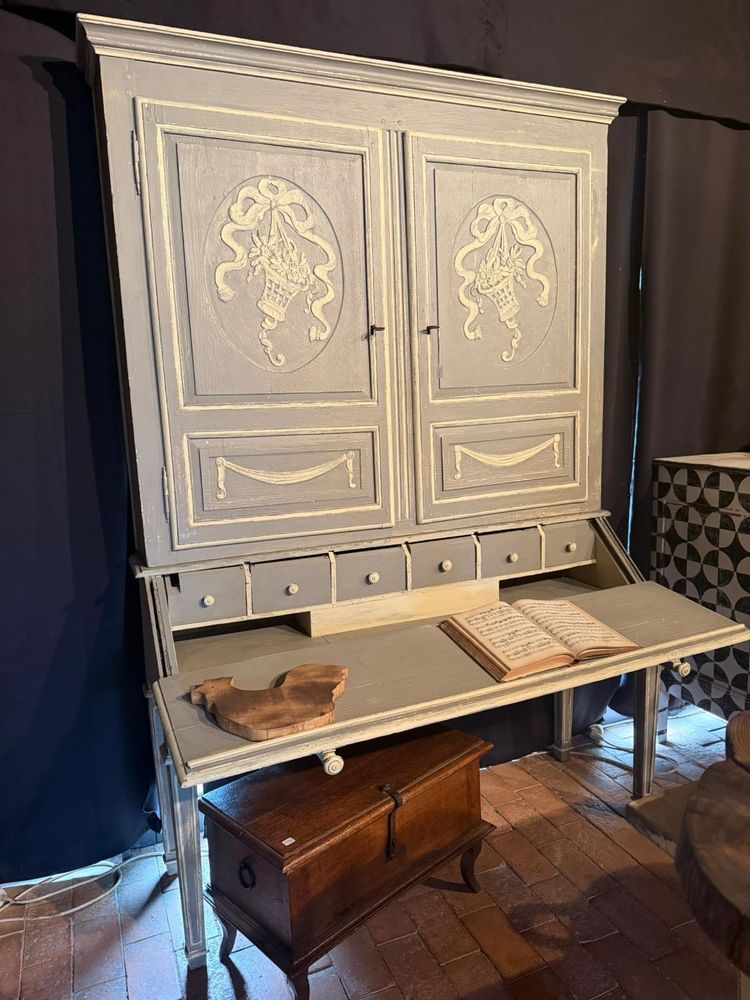 Double corps avec secrétaire et rangement Louis XVI datant du 18e siècle 