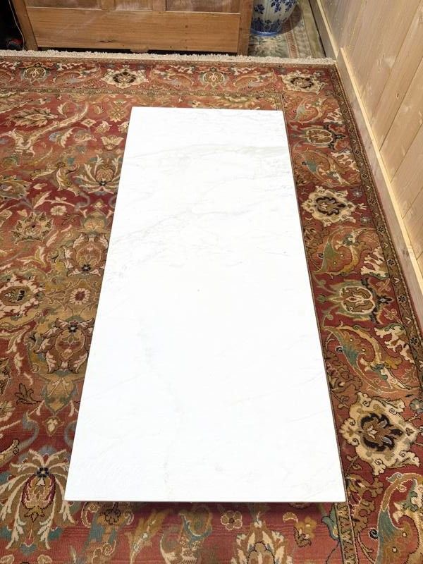 Table basse 1970 laiton et marbre de carrare 