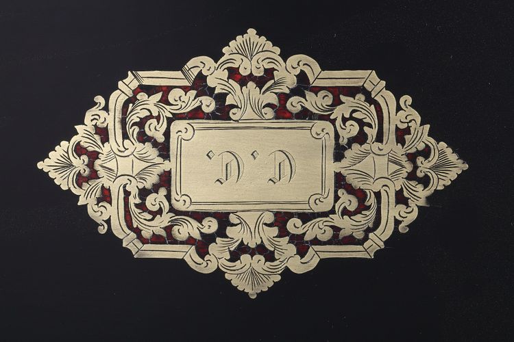 Cave à liqueur Napoléon III en bois d'ébène et incrustations de laiton