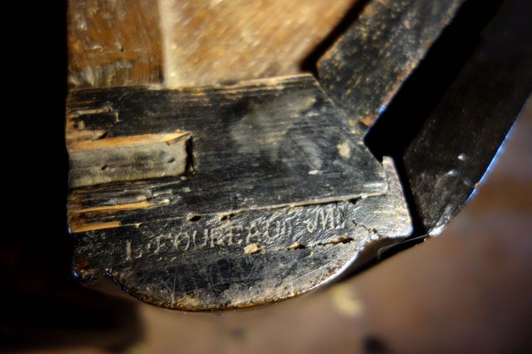 Pair of European varnish corner blocks stamped Foureau