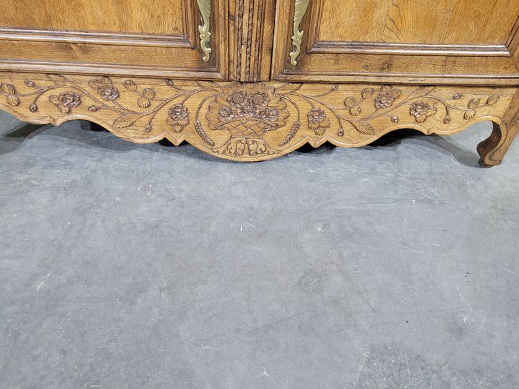 Geschnitzte Anrichte aus Eiche