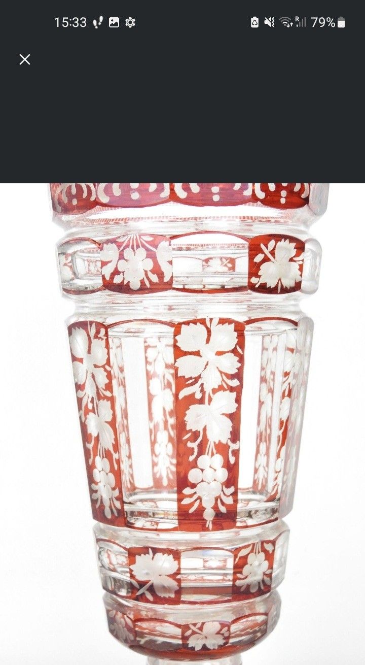 Vase couvert en  verrerie  de Bohème  ht 34cm