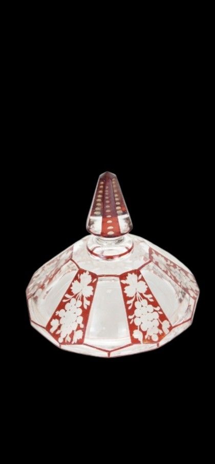 Vase couvert en  verrerie  de Bohème  ht 34cm