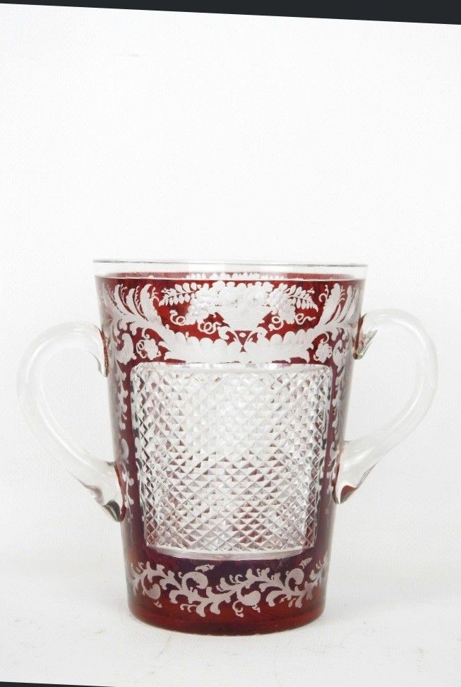 Vase à  deux anses verrerie  de Bohème 