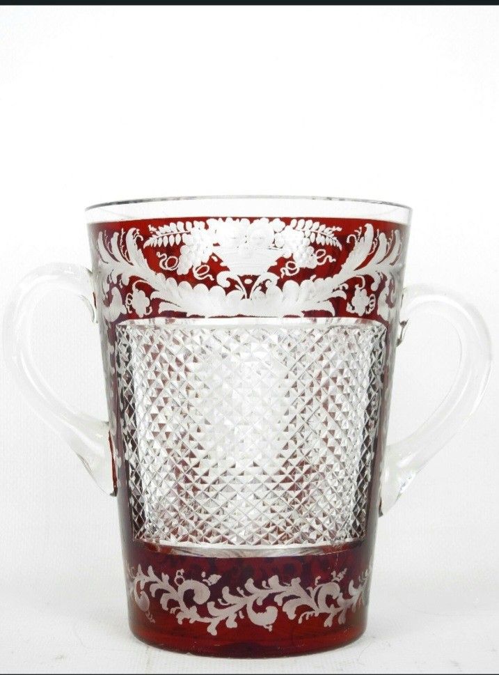 Vase à  deux anses verrerie  de Bohème 